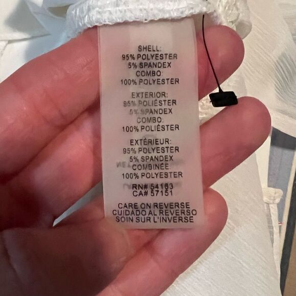 3 for $30! Tommy Hilfiger tank‎ top with key hole detail - Picture 4 of 8